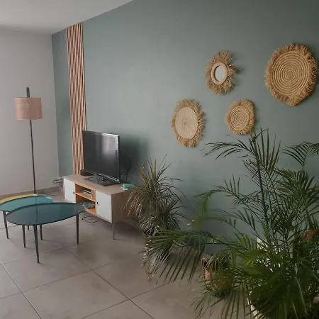 Apartment De 90m2, 2 Et Un Garage *