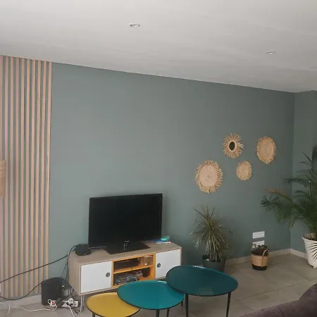 De 90m2, 2 Et Un Garage Apartment *